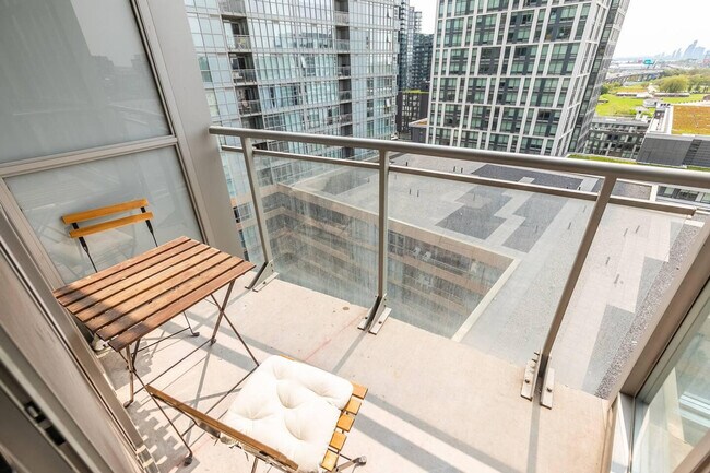 Building Photo - 90 Fort York Blvd