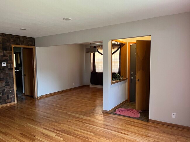 Building Photo - 2511 Ashland Ave