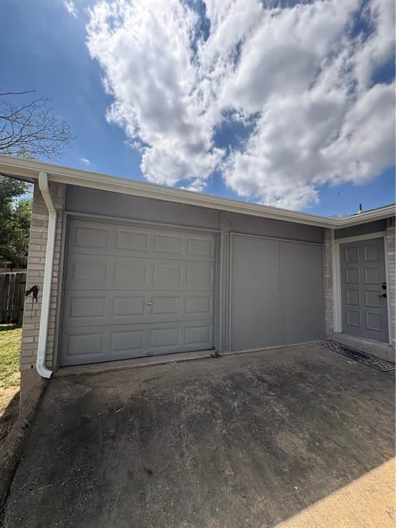 Building Photo - 4009 Hillside Dr