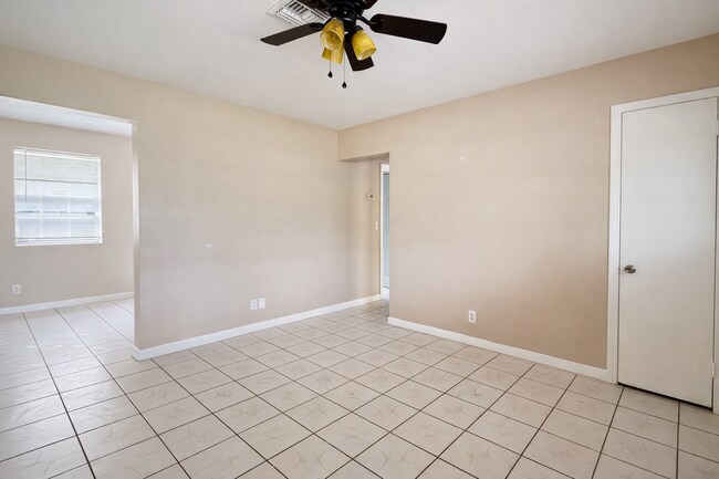 Foto del edificio - 1924 Coronado Rd