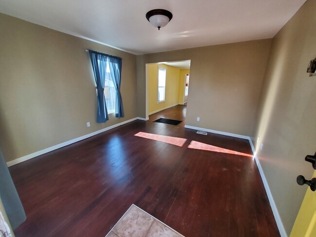 Front entry room - 220 E Pacific St