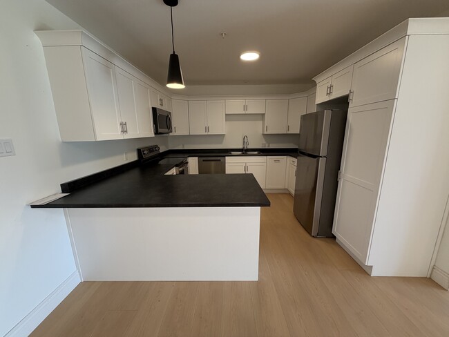 Building Photo - Apartment for Rent