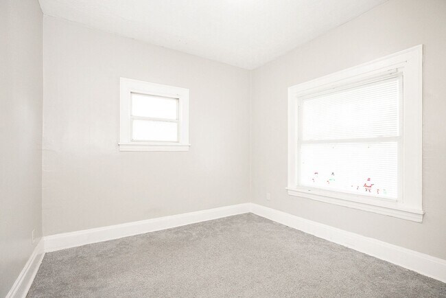 Foto del edificio - 5 BED 2 BATH BEAUTIFUL SINGLE FAMILY HOME ...
