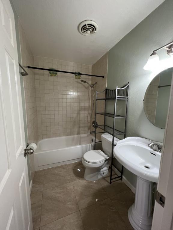 Foto del edificio - 8570 Hebrides Dr