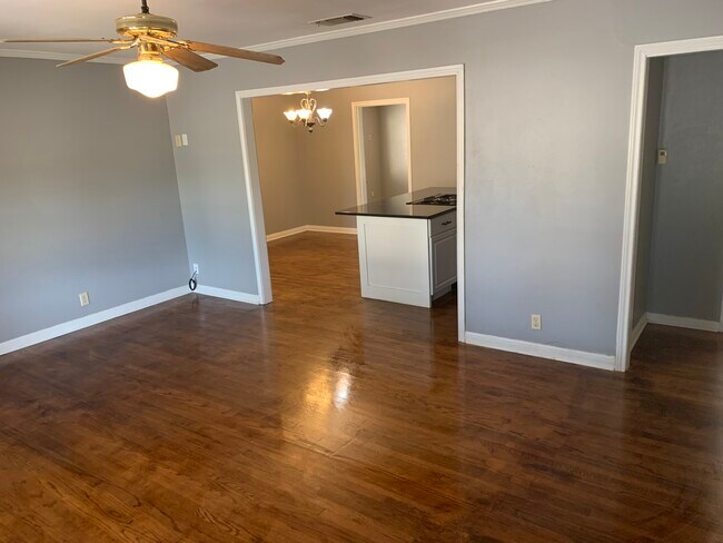 Building Photo - 3025 Bigham Blvd