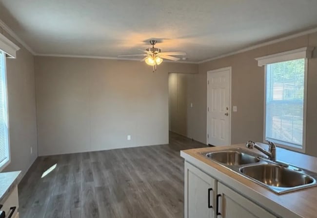 Foto del edificio - 423 Dubois Dr