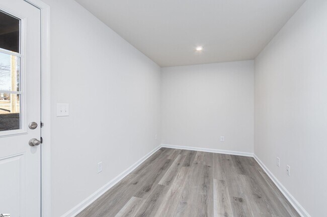 Building Photo - 102 Verdant Leaf Wy