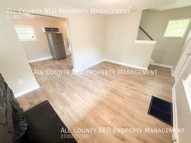 Building Photo - 593 Hoye Ave