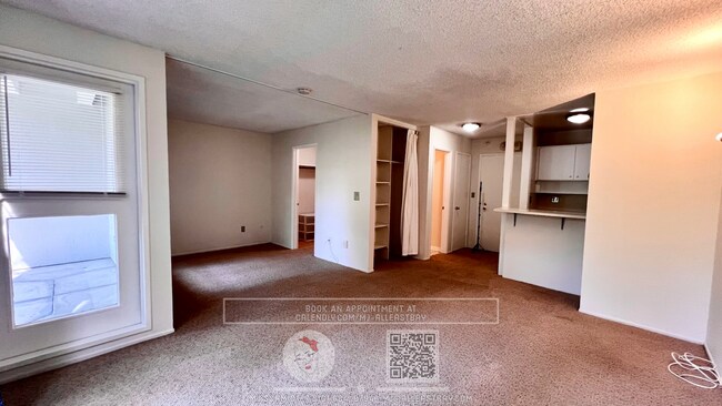 Building Photo - Bright Studio with courtyard view, include...