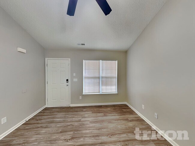 Foto del edificio - 3052 Westwinds Ct