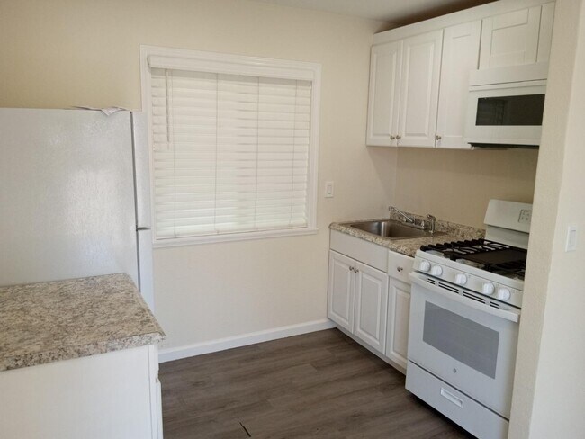 Foto del edificio - 6345 Bethel Island Rd