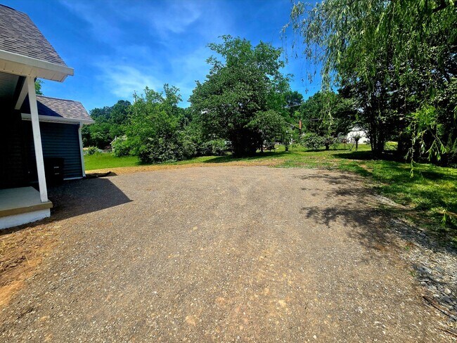 Foto del edificio - 1331 Lee Ln SE