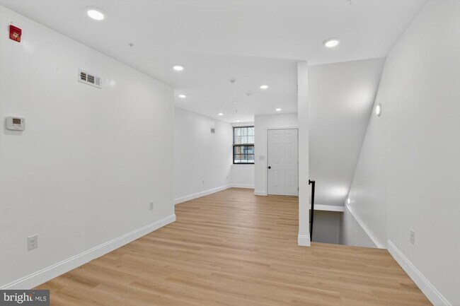 Foto del edificio - 712 N American St