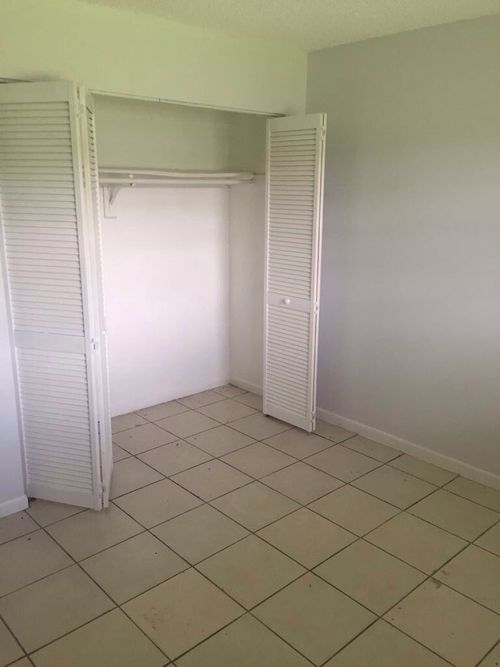 Foto del edificio - 1415 NE 118th Terrace