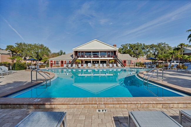 Pool and Clubhouse - Carlton Arms North