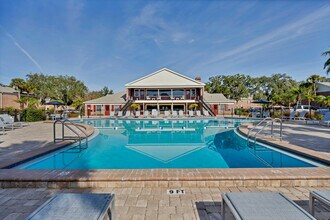 Pool and Clubhouse - Carlton Arms North