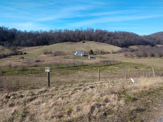 Building Photo - 355 GOBBLERS GLEN Ln