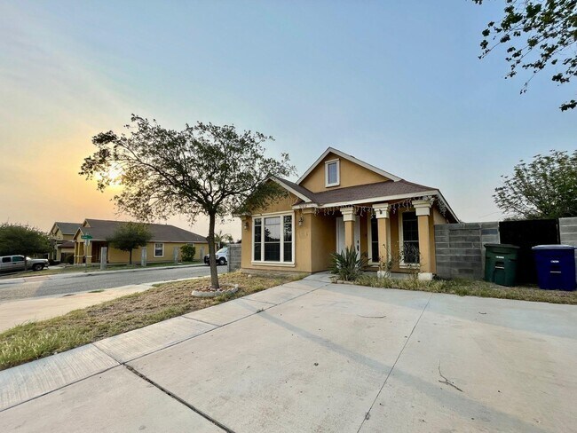 Building Photo - 3702 Sereno Dr
