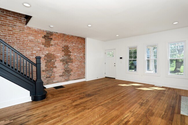 Building Photo - 1513 McClellan Ave