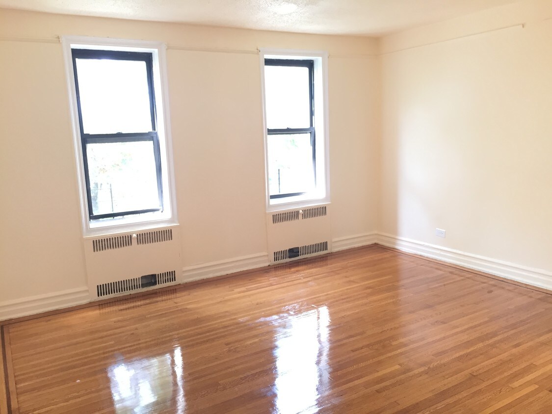 Primary Photo - 150 E 18th St