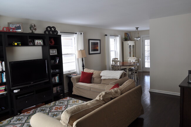 Living Room - 2628 Lynn Ave