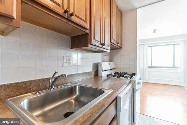 Foto del edificio - 1300 S Arlington Ridge Rd