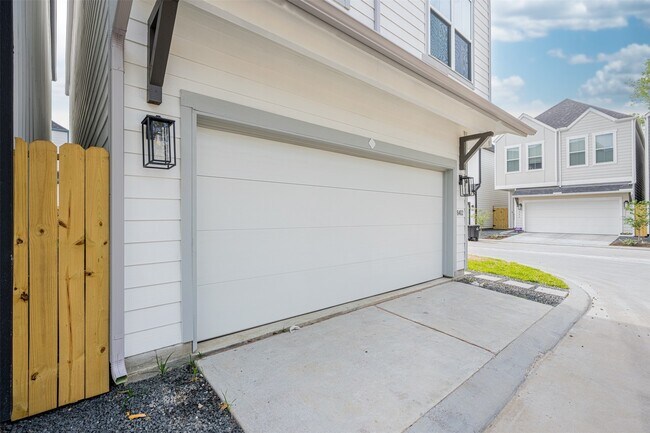 Foto del edificio - 8402 Berry Green Ln