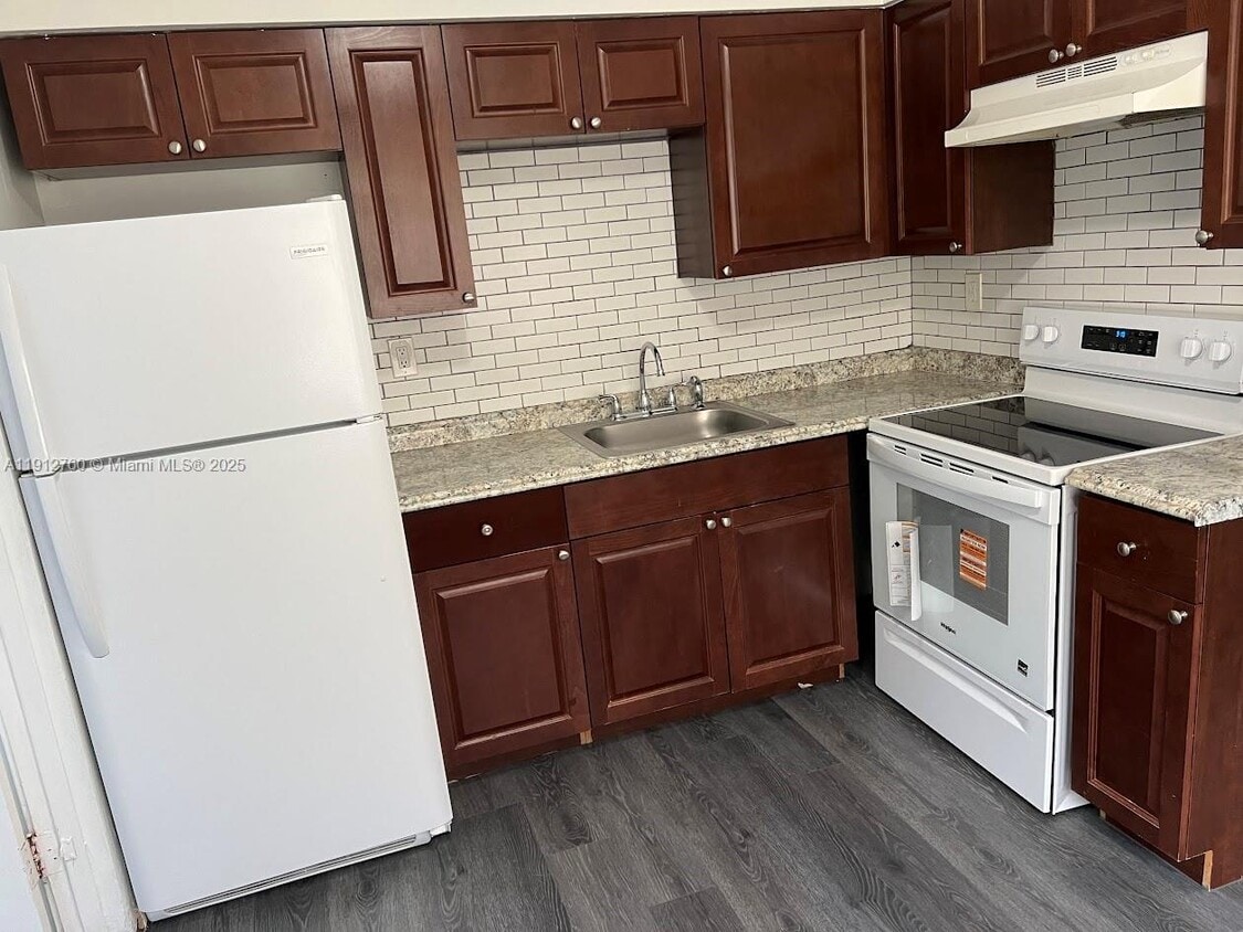 Primary Photo - 5725 Grant St