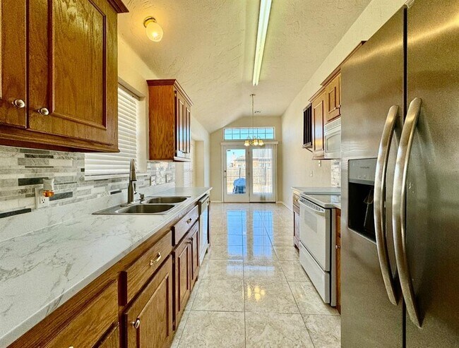 Building Photo - 12600 Meadows Dr