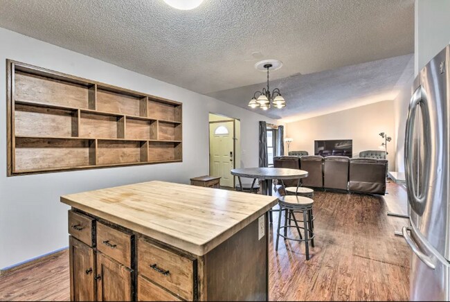 Building Photo - 15375 Trillium Cir