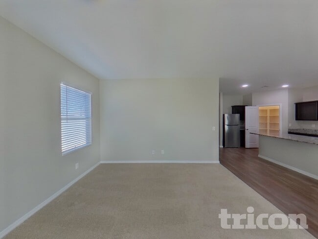 Foto del edificio - 37123 W Capri Ave