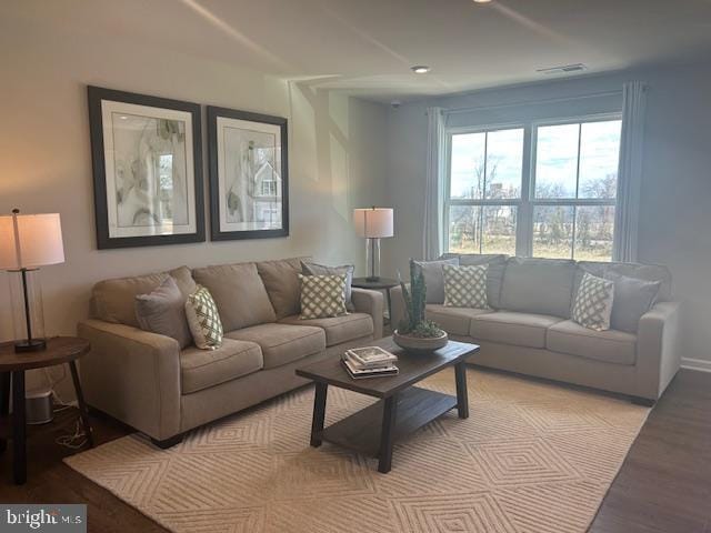 Foto del edificio - 2562 Laurel Pk Dr