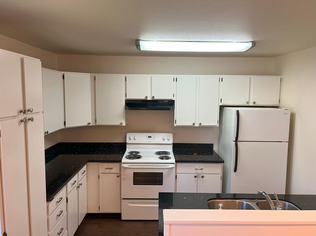 Building Photo - DESIREABLE UNION CITY NEIGHBORHOOD BEAUTIF...