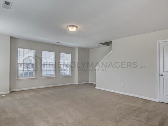 Foto del edificio - Beautiful 3 Bed, 3 Bath Town Home in Green...