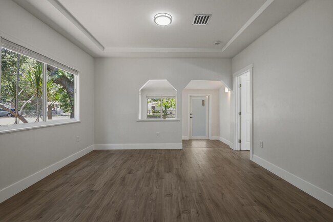 Building Photo - 12980 NE 10th Ave