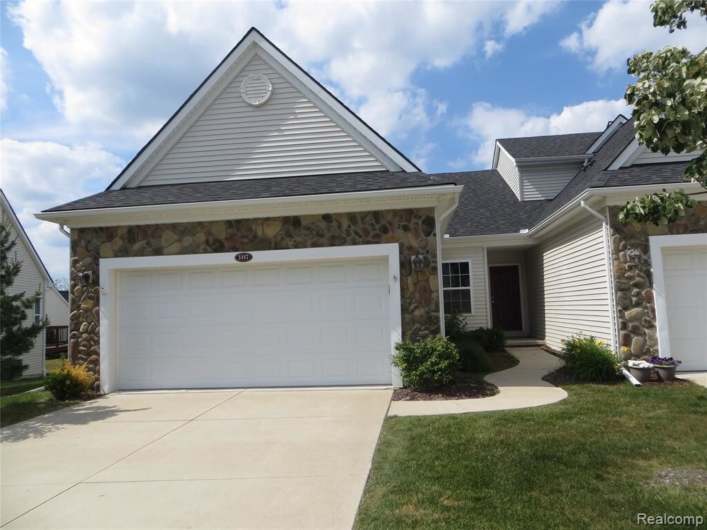 3357 Grove Ln, Auburn Hills, MI 48326 Condo for Rent in Auburn Hills