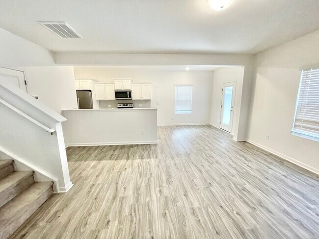 Foto del edificio - 3 br 2.5 ba Paired Home with attached gara...