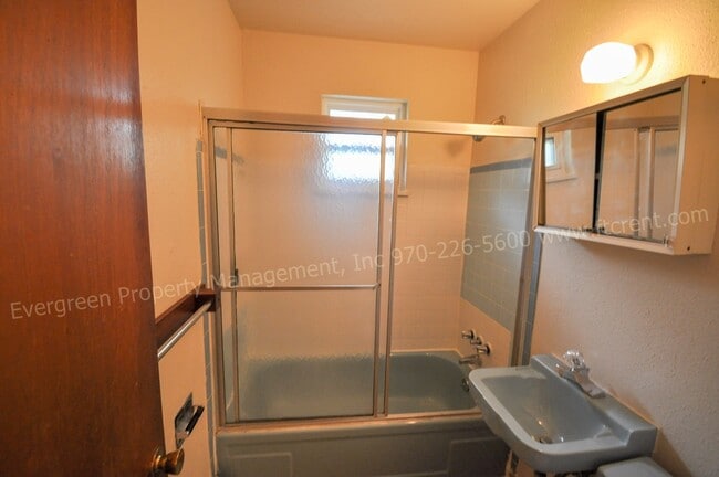 Foto del edificio - 915 James Ct