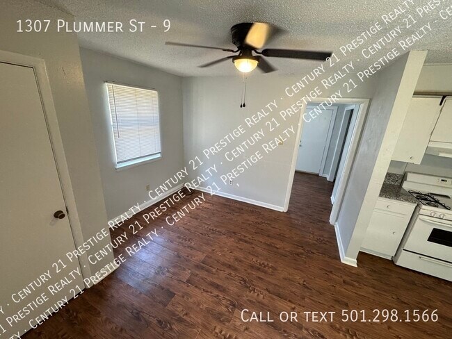 Building Photo - 1307 Plummer St