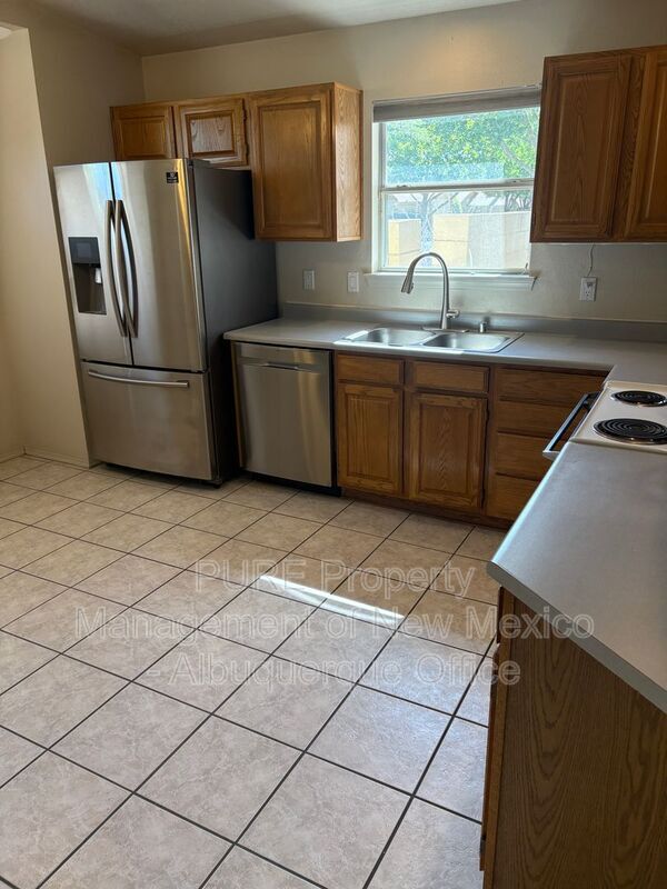 Foto del edificio - 10901 Lagrange Park Dr NE