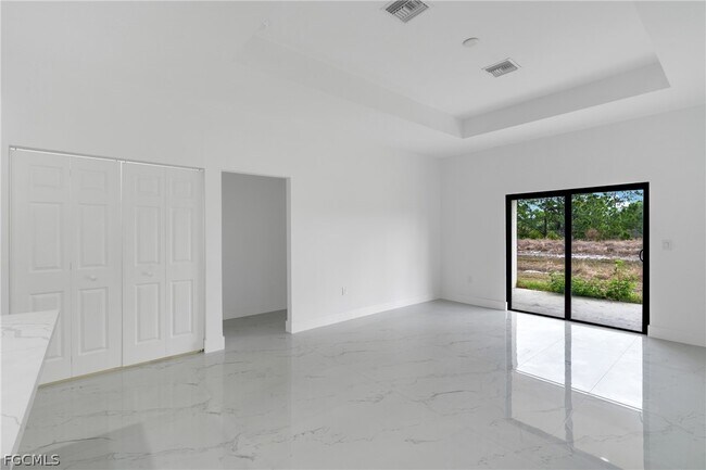 Building Photo - 1037 Citrus Ave S