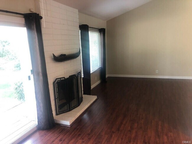 Building Photo - 301 Calico Ct