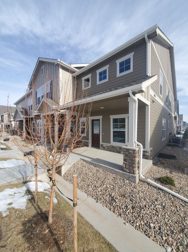 Building Photo - 2421 Ridge Top Dr