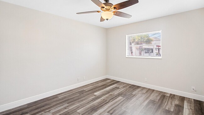 Foto del edificio - 243 Castlewood Dr