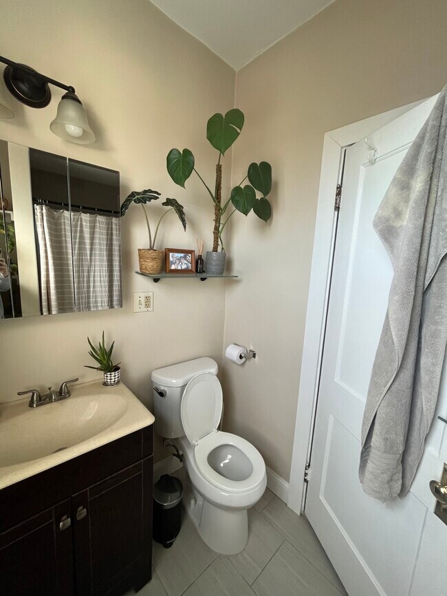 Foto del edificio - 12 Farrington Ave