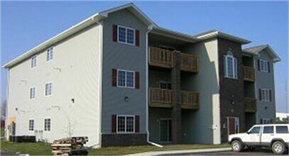 Building Photo - 90 Circle Dr