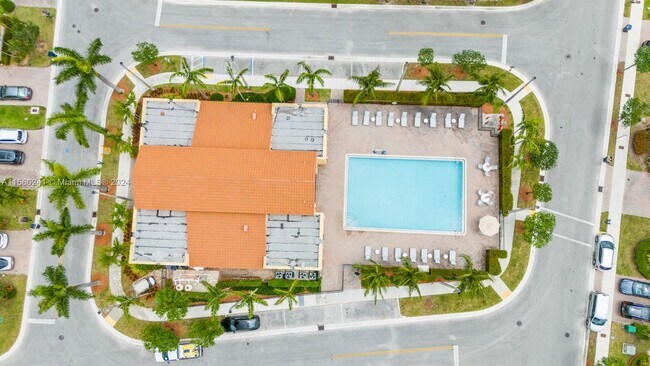 Foto del edificio - 1008 NW 102 Pl