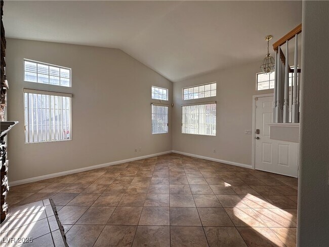 Foto del edificio - 2053 Smoketree Village Cir