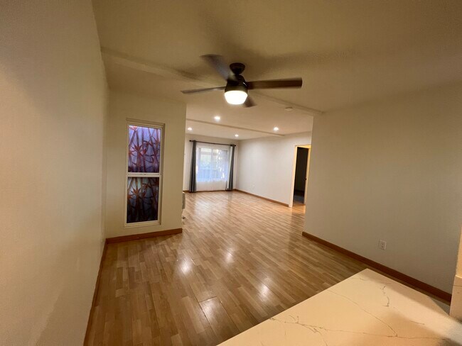 Foto del edificio - 1010 W MacArthur Blvd