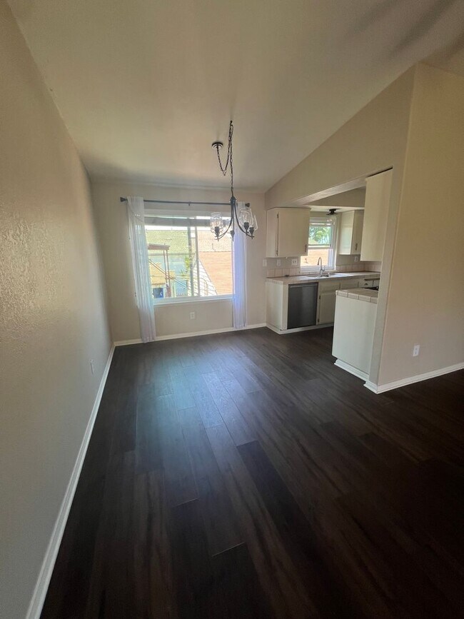 Foto del edificio - Lovely Condo bordering North Park & South ...